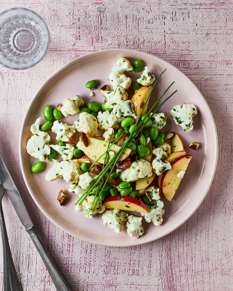 Blomkålssalat med æble og olieeddikedressing Sense opskrift